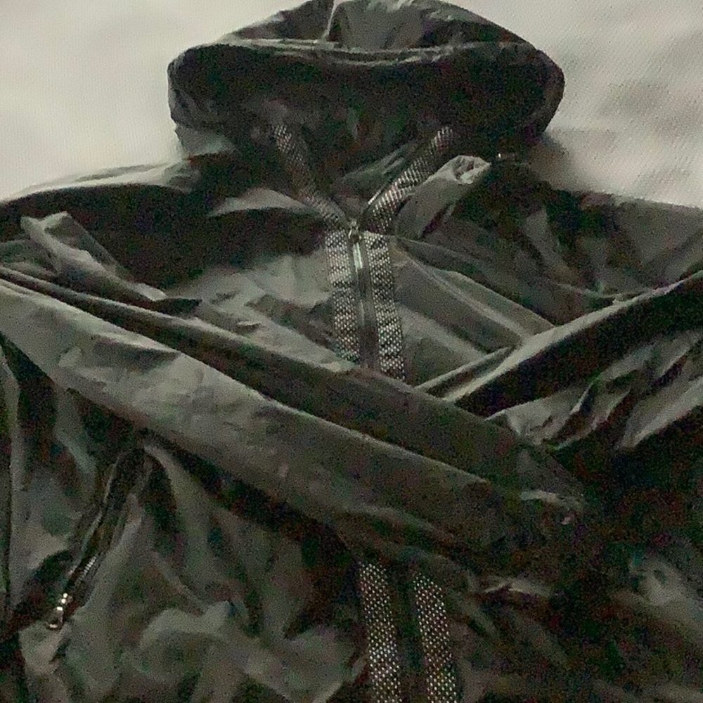 Lululemon windbreaker